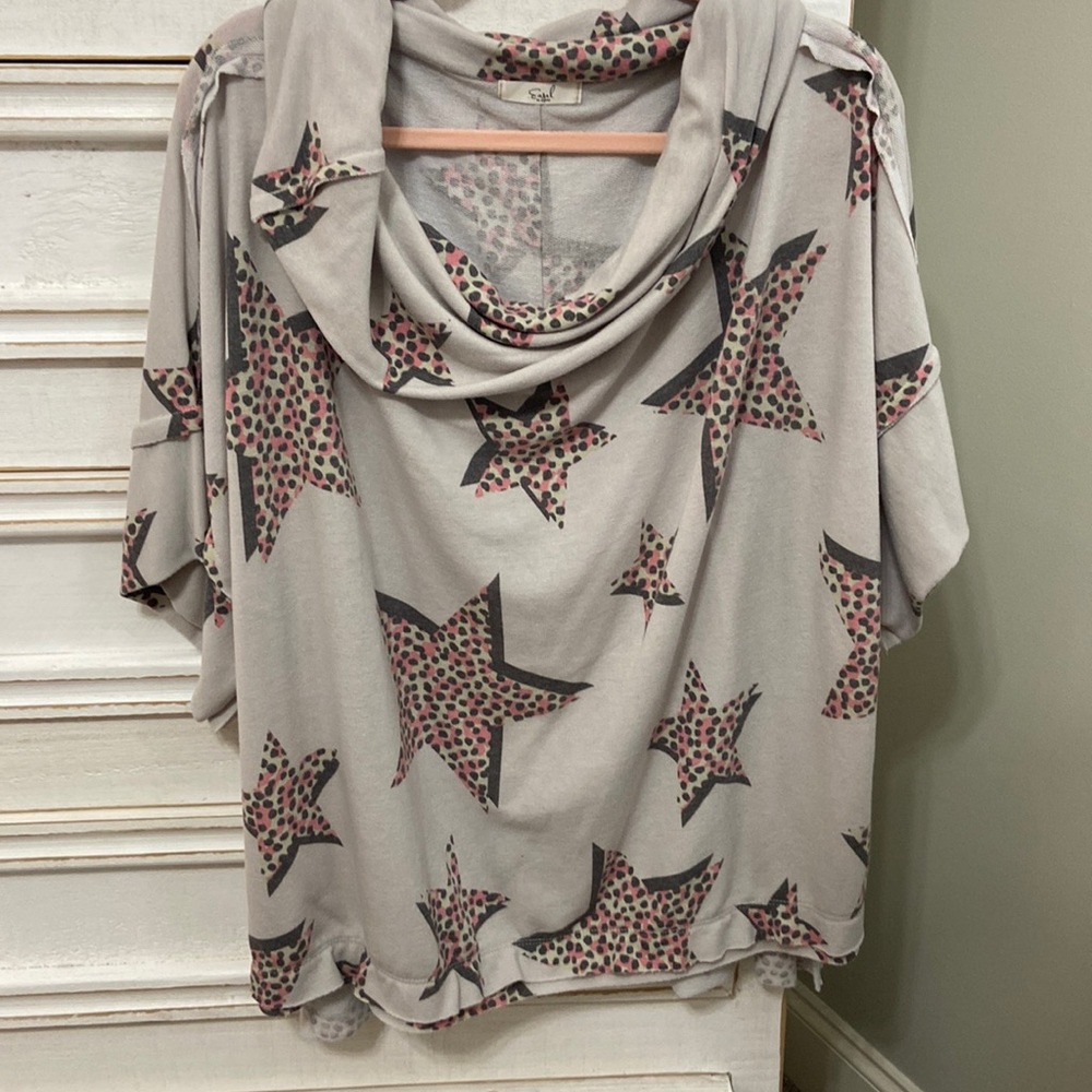 Easel Cowl neck short sleeve sweatshirt